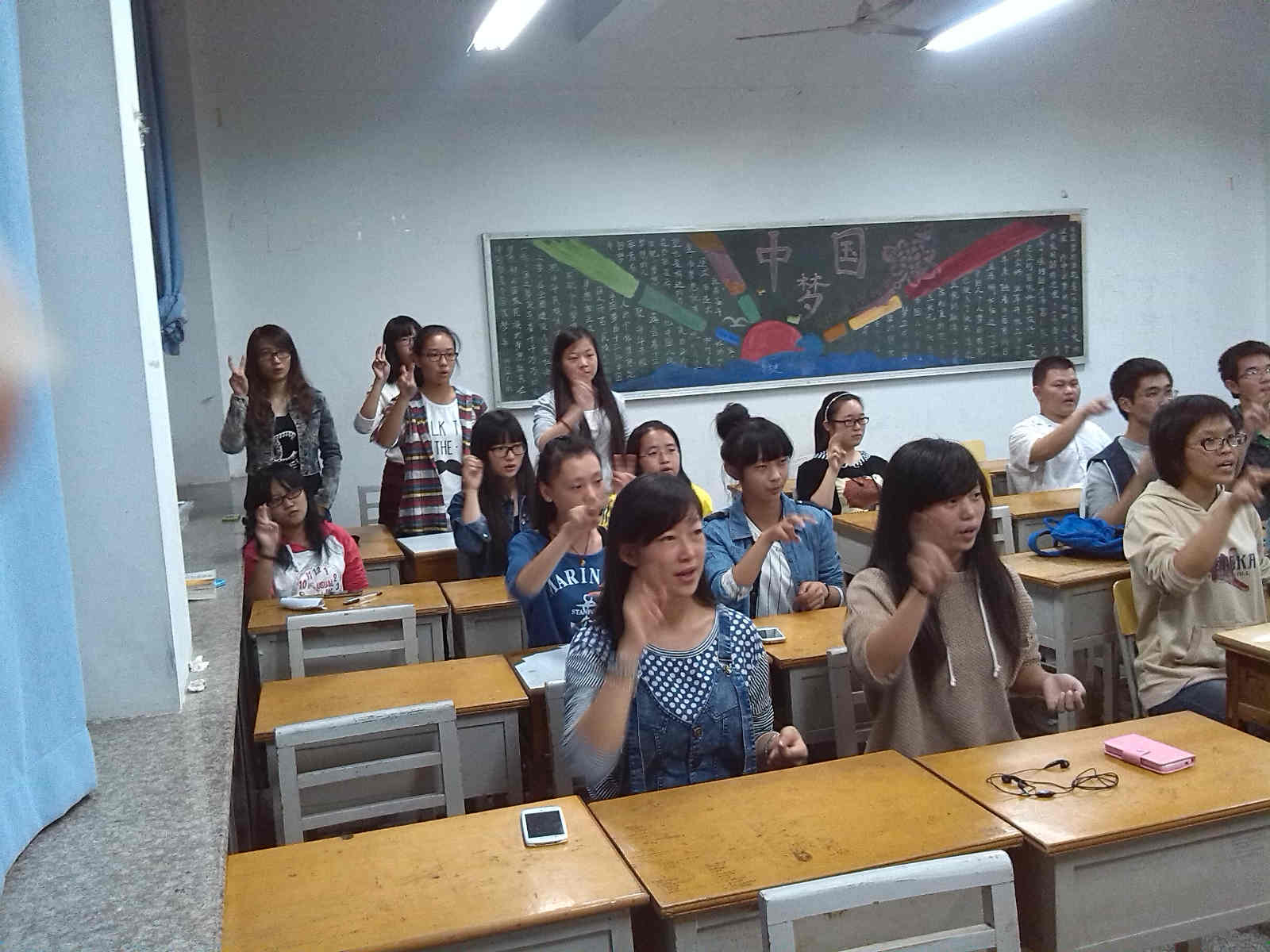 学院手语与急救技能培训班开班
