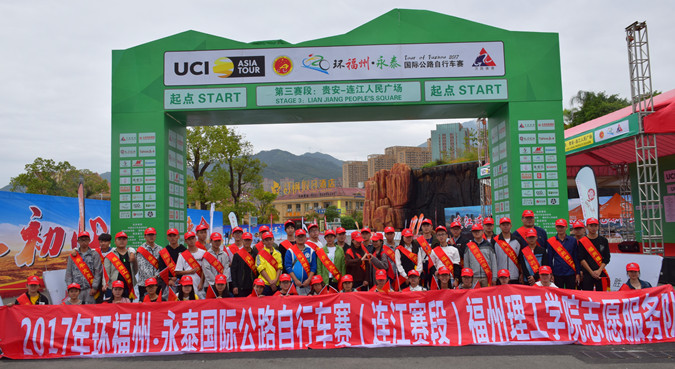 学校300名志愿者为国际自行车赛助力|澳大利亚圣乔治洲际Kaden Groves车手率先冲线