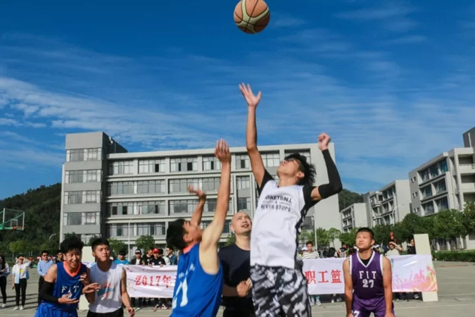 学校隆重举行第三届田径运动会