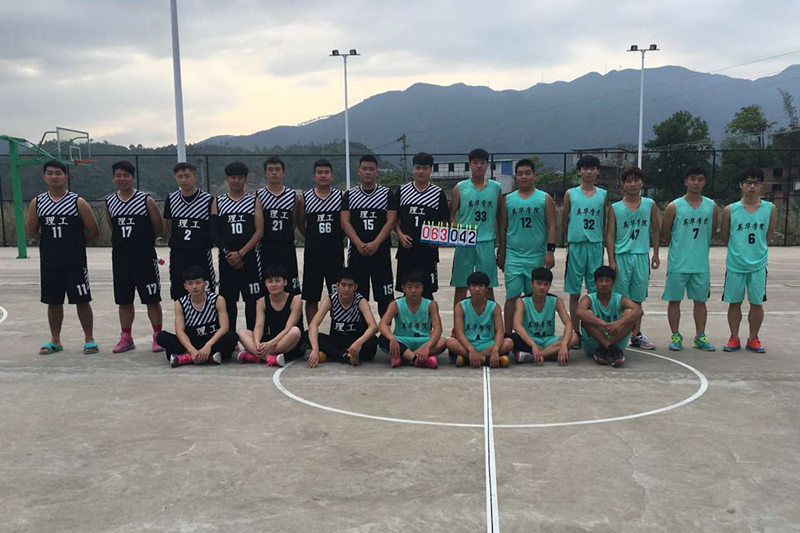 我校男子篮球队参加五校篮球邀请赛获首胜