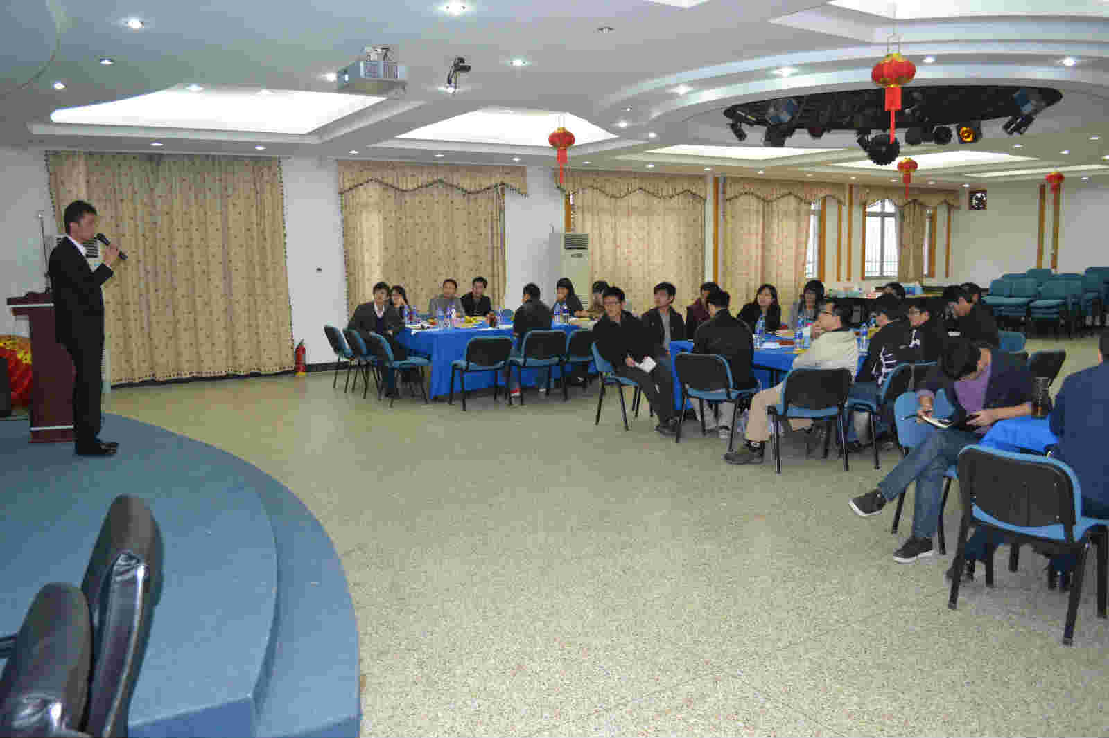 学院举办2012年党建思政工作研讨会暨第六期辅导员工作沙龙活动