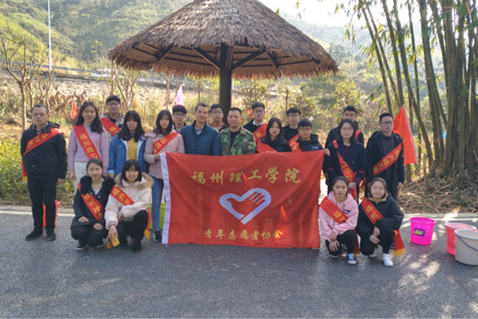 学校青协联合连江县林业局等政府部门共同参与义务植树活动