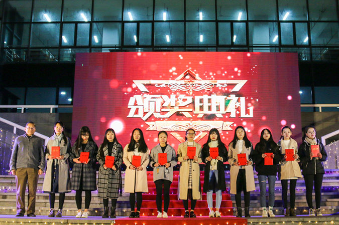 我校管理学院举行“四季弦歌在一堂，桃李芬芳万象新”主题迎新晚会