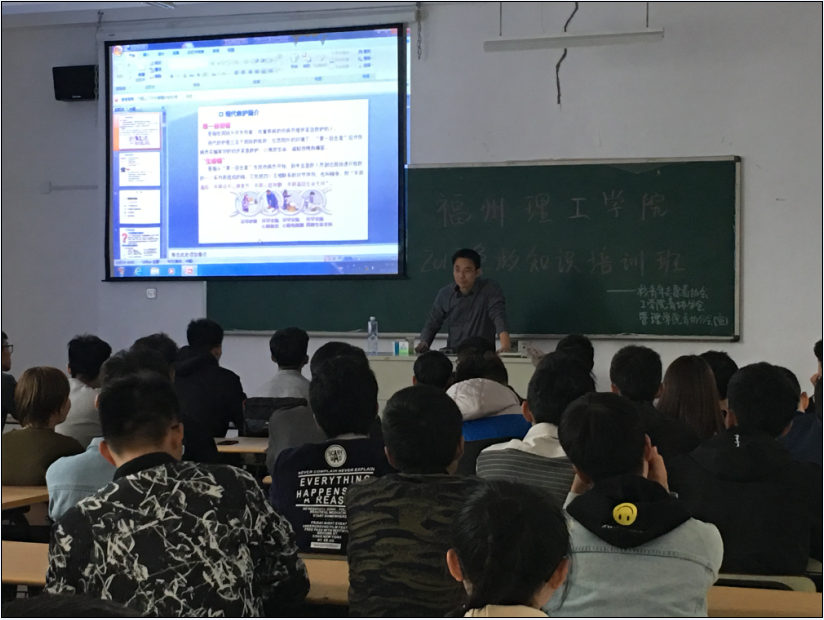 学校对志愿服务工作学生骨干进行急救知识培训