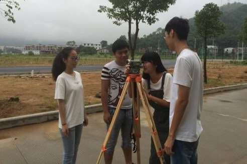 土木工程系“建筑工程测量”专项实训活动圆满结束