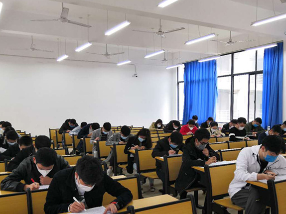 学高为师，身正为范——福州理工学院举行2020年辅导员素质能力大赛基础知识测试 