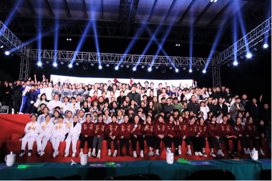 福州理工学院举行“如果你也站在光里”2021年迎新晚会