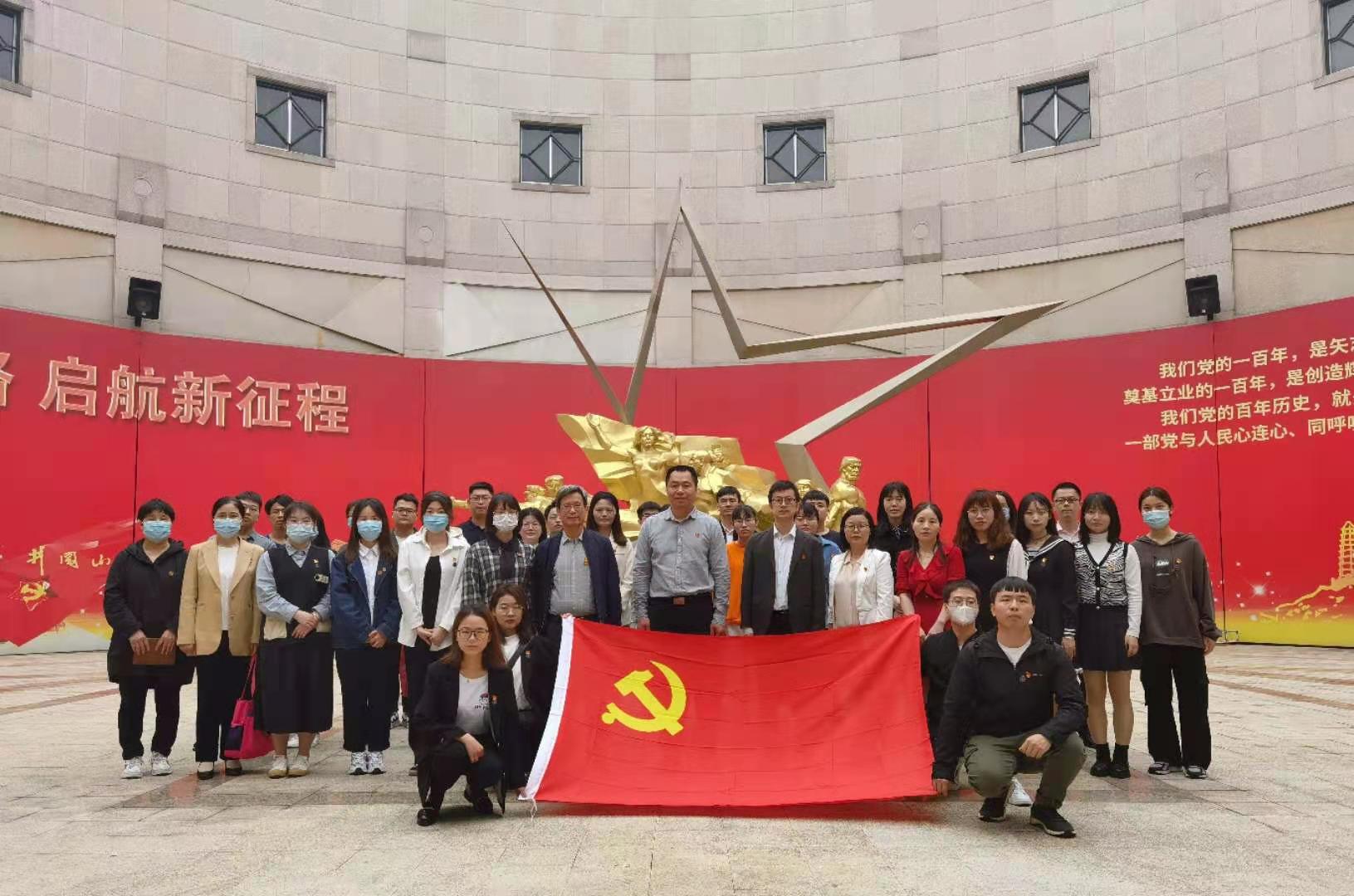 福州理工学院与福建省革命历史纪念馆 签约共建思想政治教育基地