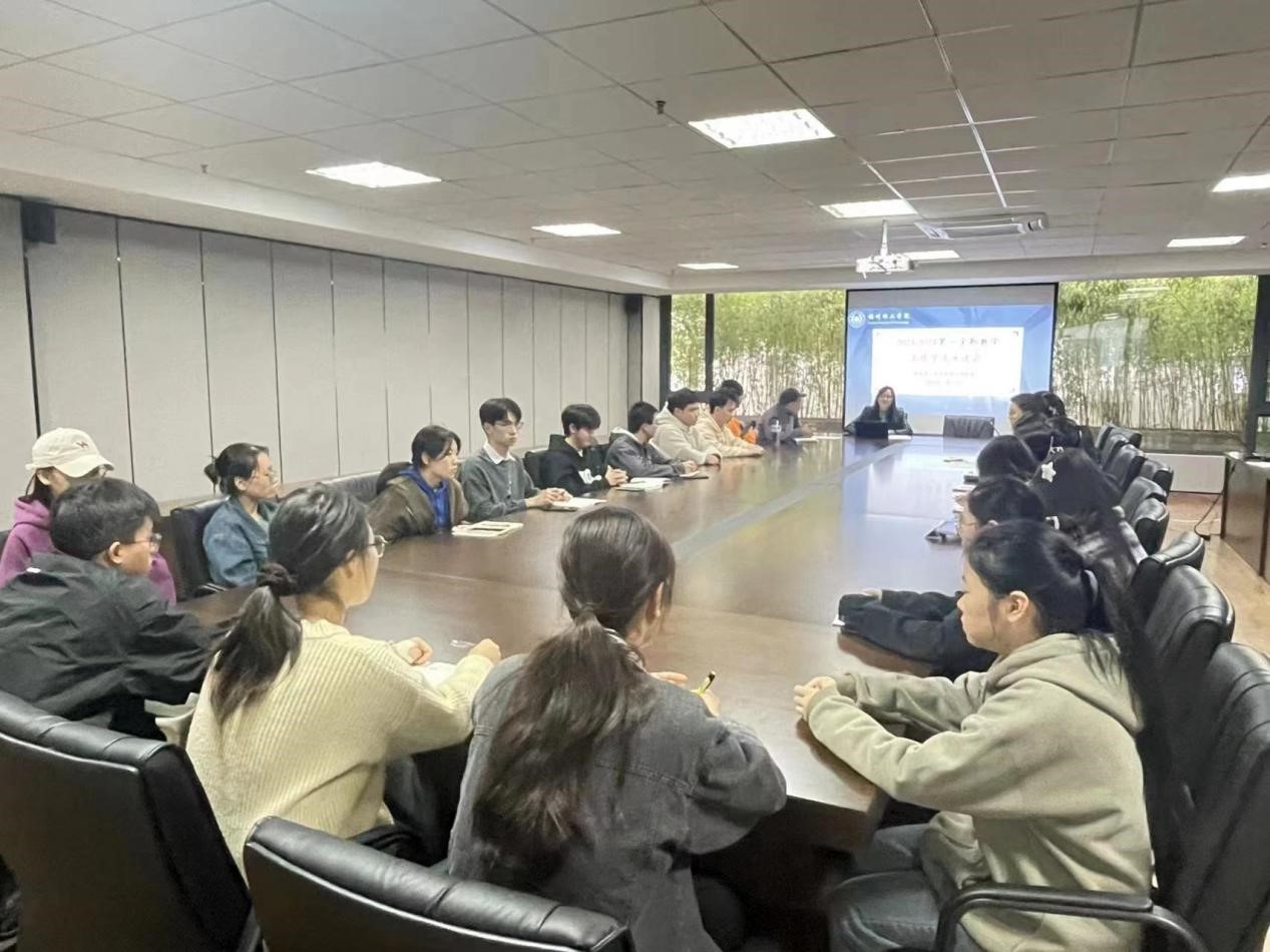 福州理工学院召开2023—2024学年第一学期期中师生座谈会