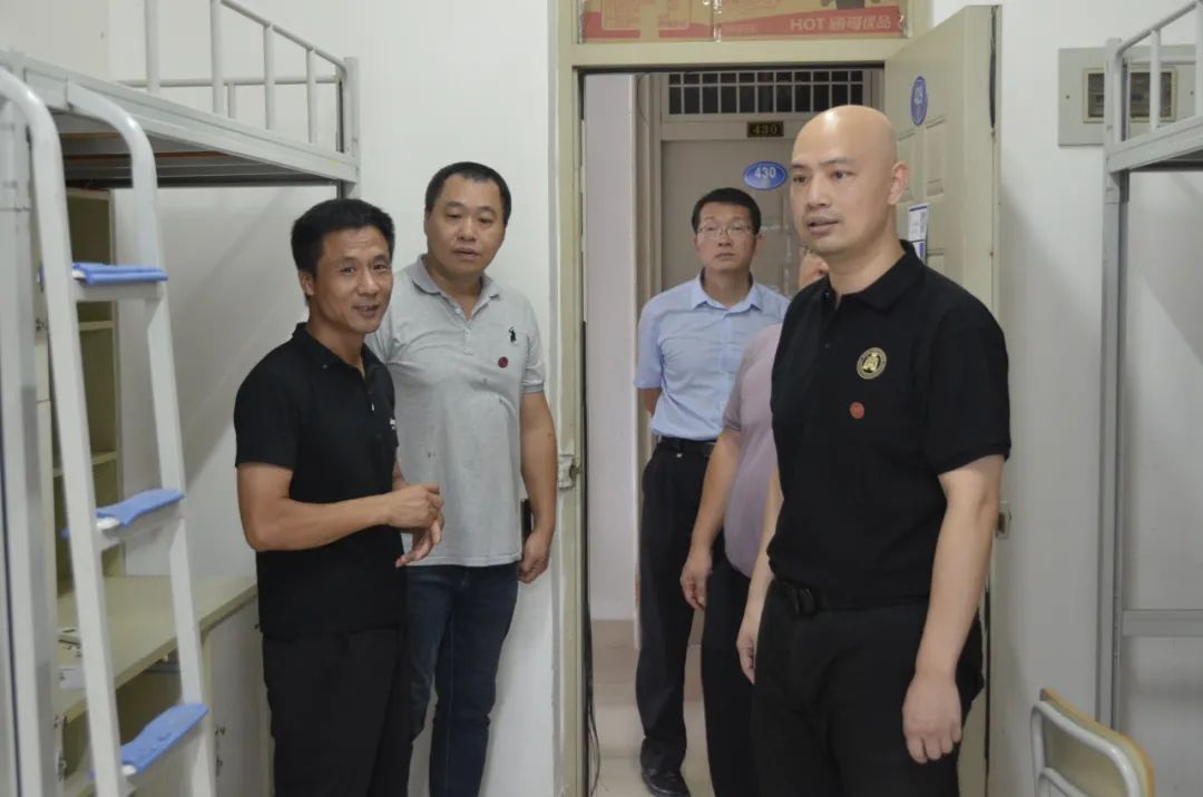 福州理工学院校领导深入迎新现场检查指导工作