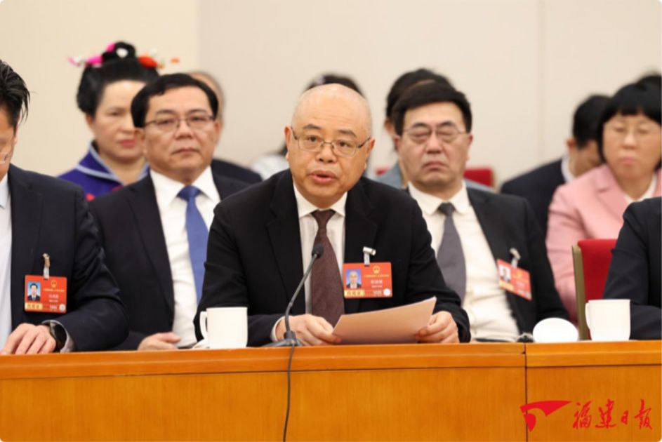 中央电视台播出全国人大代表、福州理工学院校长陈国鹰在福建代表团举行开放团组活动的回答记者提问